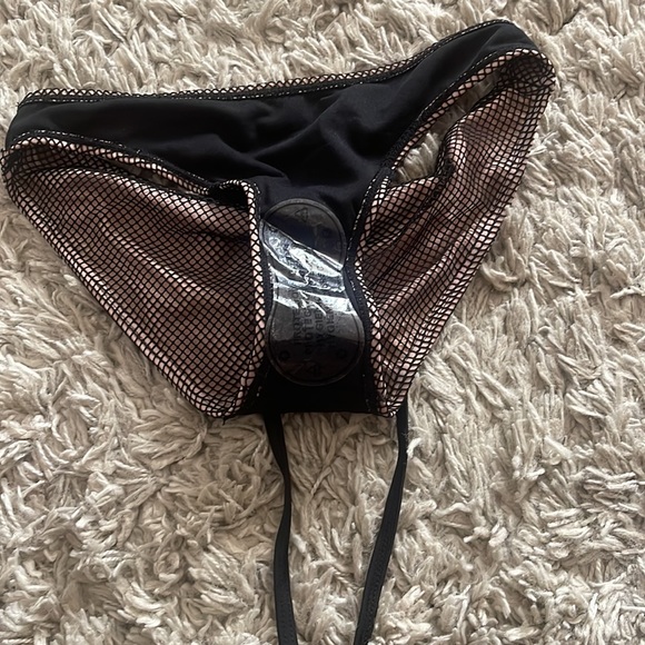 Bikini - Gold and Black Mesh Overlay🤩 - Picture 5 of 9